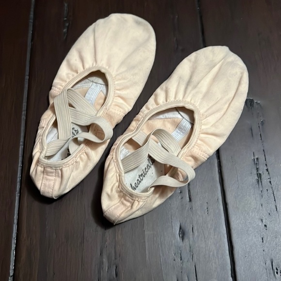 Other - Girls ballerina slippers size 7/8